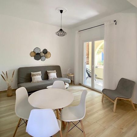 Batsi Seaside Apartment Eksteriør billede